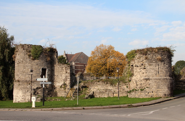 Ruines de l'ancien château de Vaulx